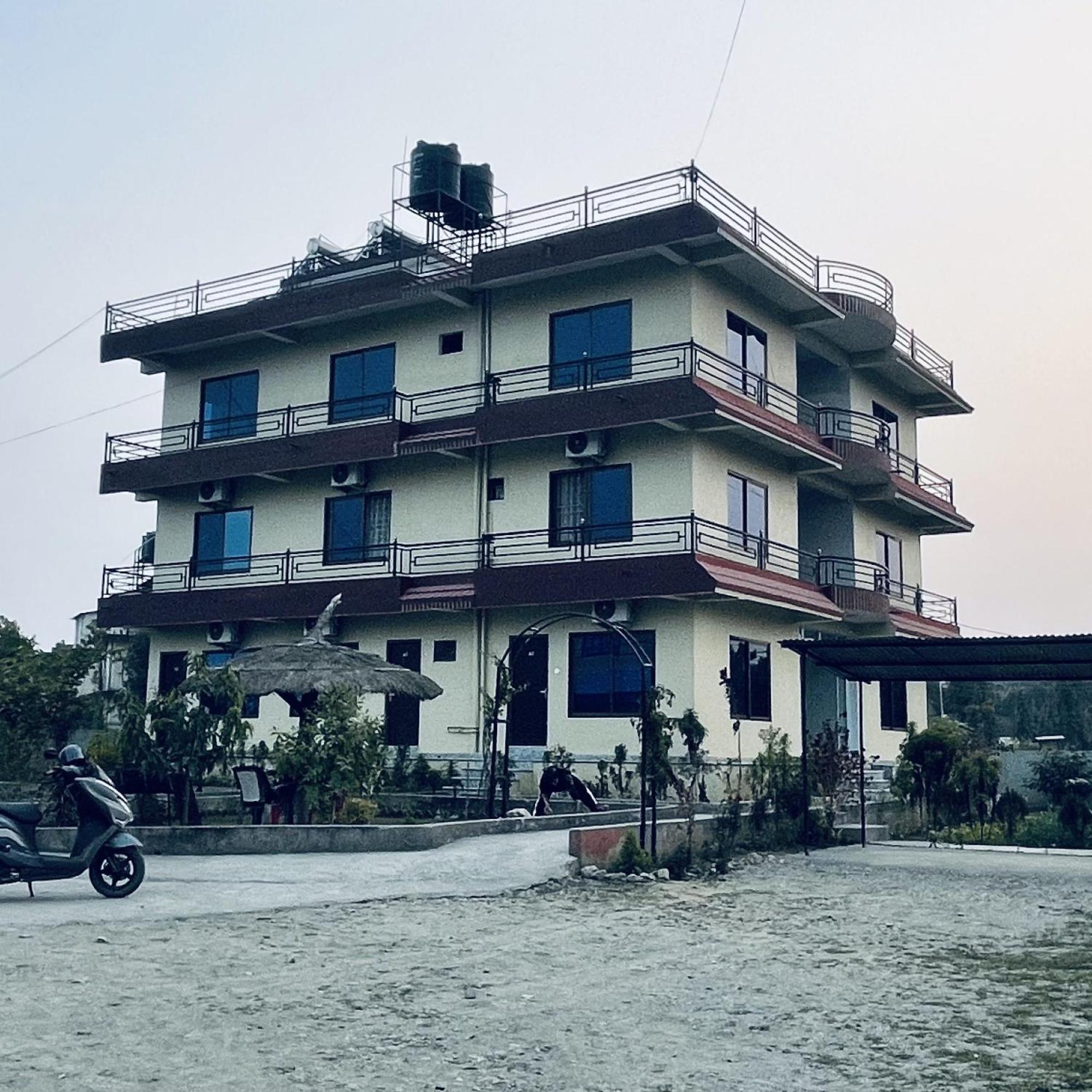 Typical Nepali Kitchen - No Pizza - No Pasta - No Problem !! Hotel Sauraha Kültér fotó