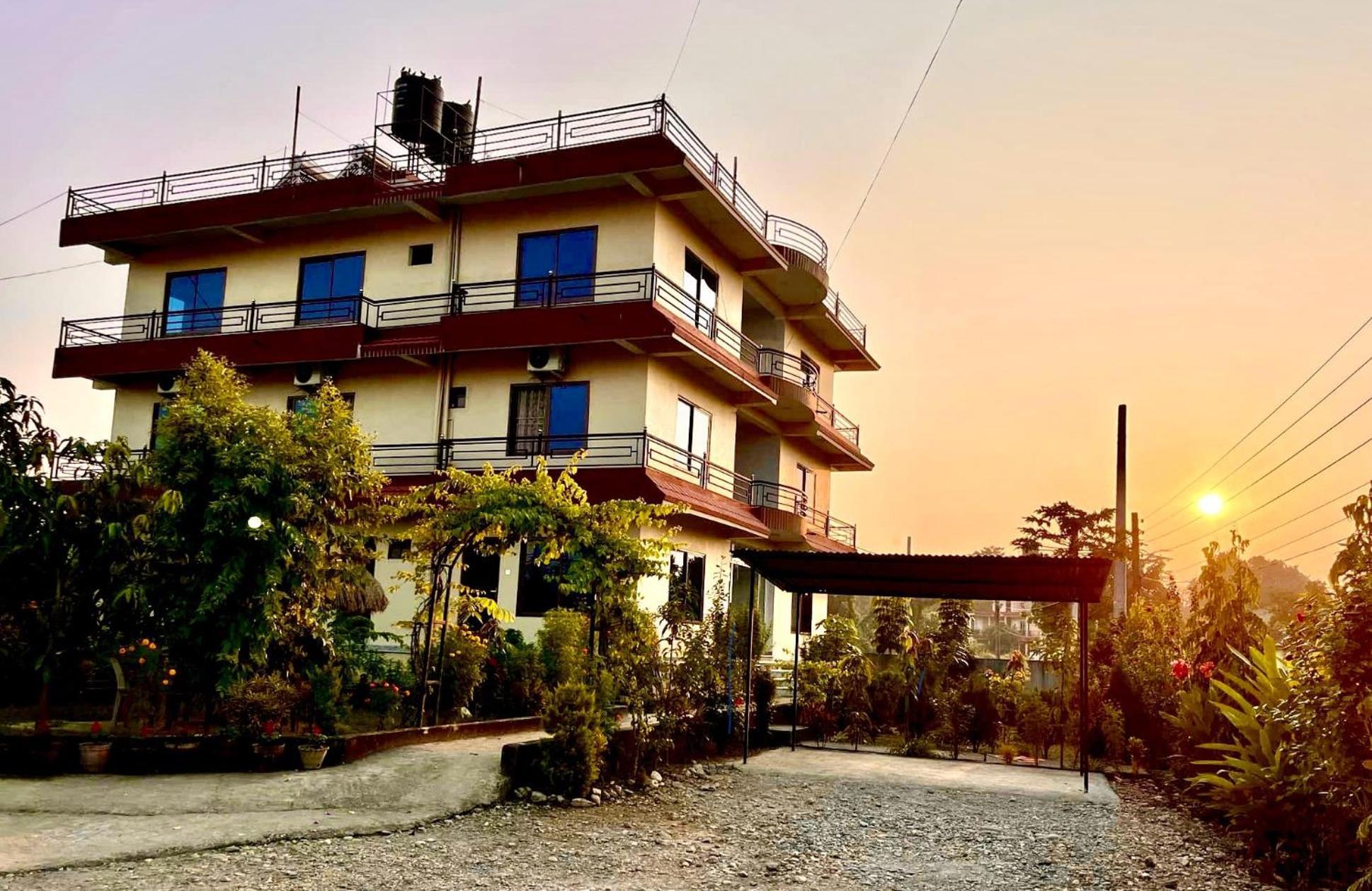 Typical Nepali Kitchen - No Pizza - No Pasta - No Problem !! Hotel Sauraha Kültér fotó